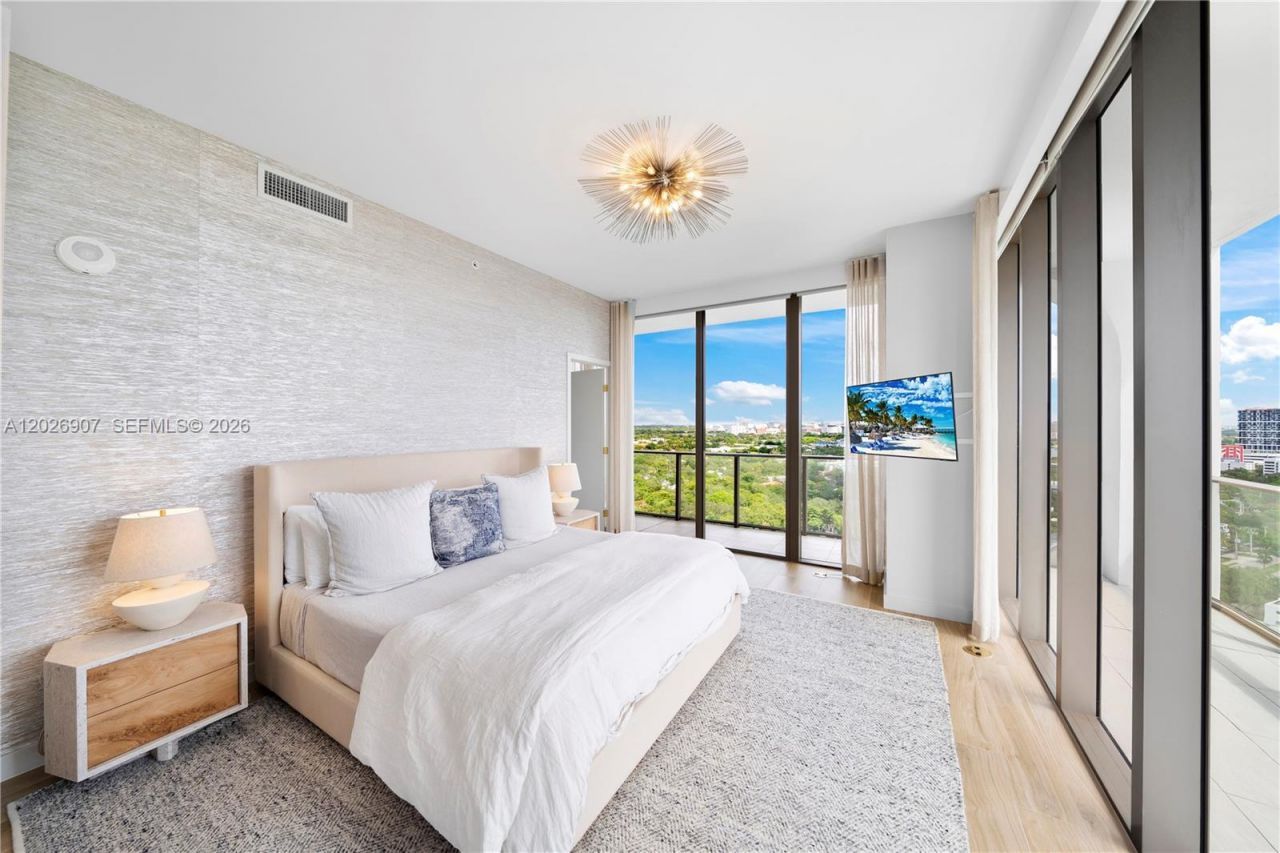 2678 Tigertail Ave, Unit 1702, Miami, FL 33133 Photo