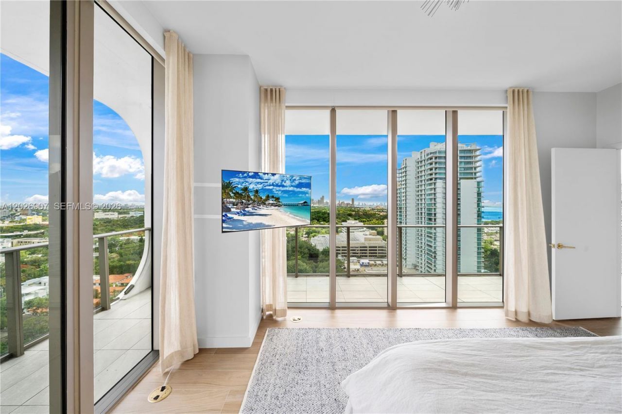2678 Tigertail Ave, Unit 1702, Miami, FL 33133 Photo