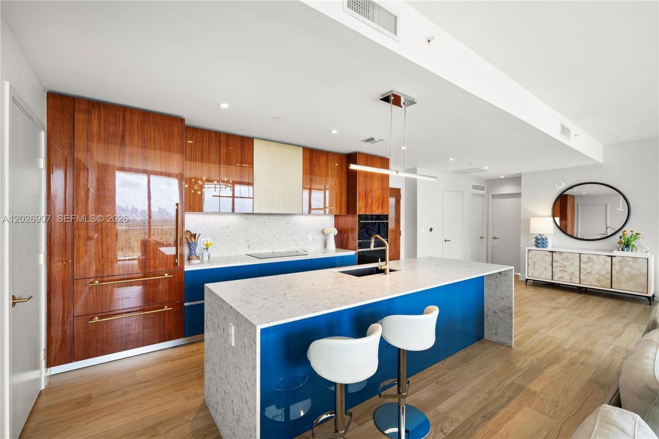 2678 Tigertail Ave, Unit 1702, Miami, FL 33133 Photo