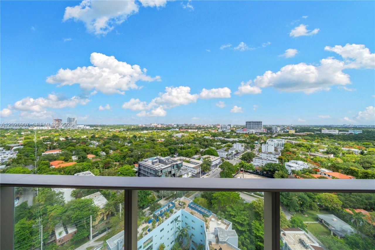 2678 Tigertail Ave, Unit 1702, Miami, FL 33133 Photo