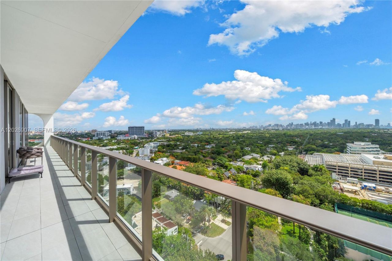 2678 Tigertail Ave, Unit 1702, Miami, FL 33133 Photo