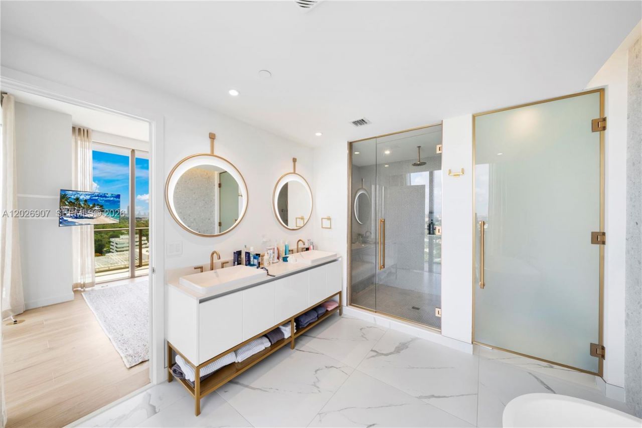 2678 Tigertail Ave, Unit 1702, Miami, FL 33133 Photo