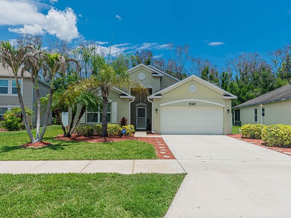 5367 NW Wisk Fern Circle, Port St. Lucie, FL 34986