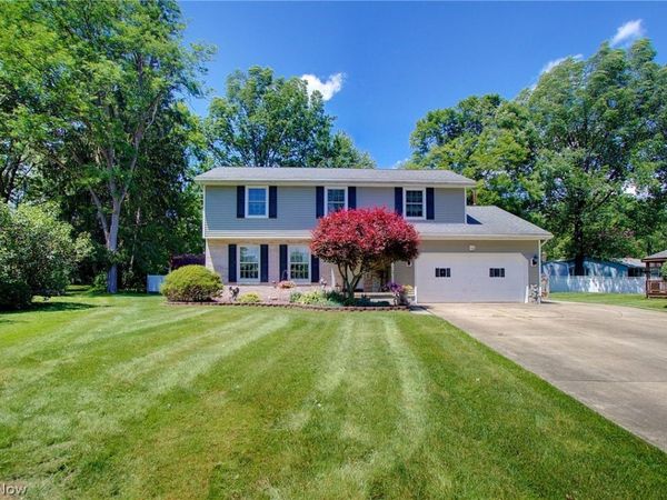 1495 Fredrickburg Drive, Youngstown, OH 44412