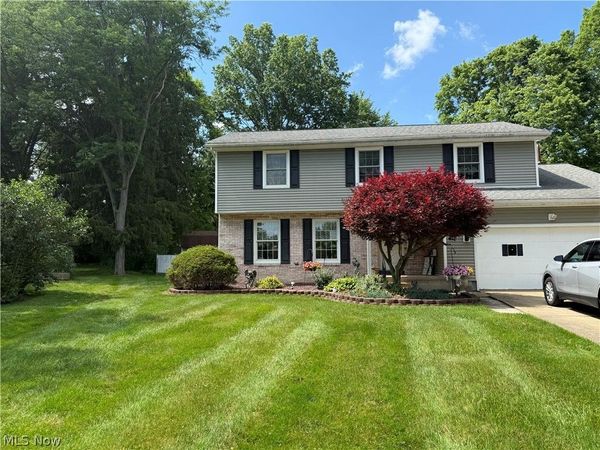 1495 Fredrickburg Drive , Youngstown, OH 44412