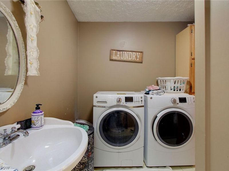 1495 Fredrickburg Drive, Youngstown, OH 44412 Photo 12