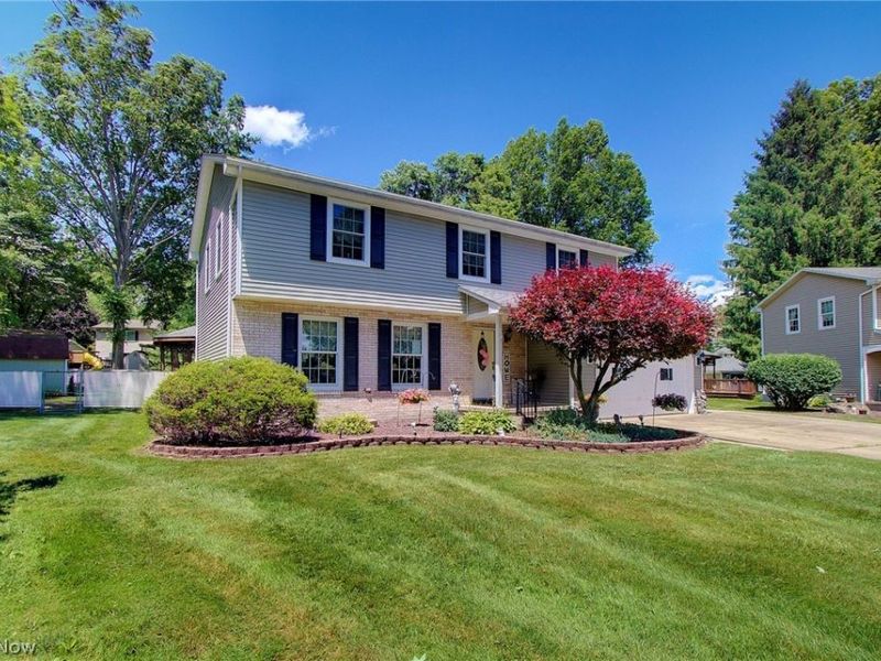 1495 Fredrickburg Drive, Youngstown, OH 44412 Photo 2