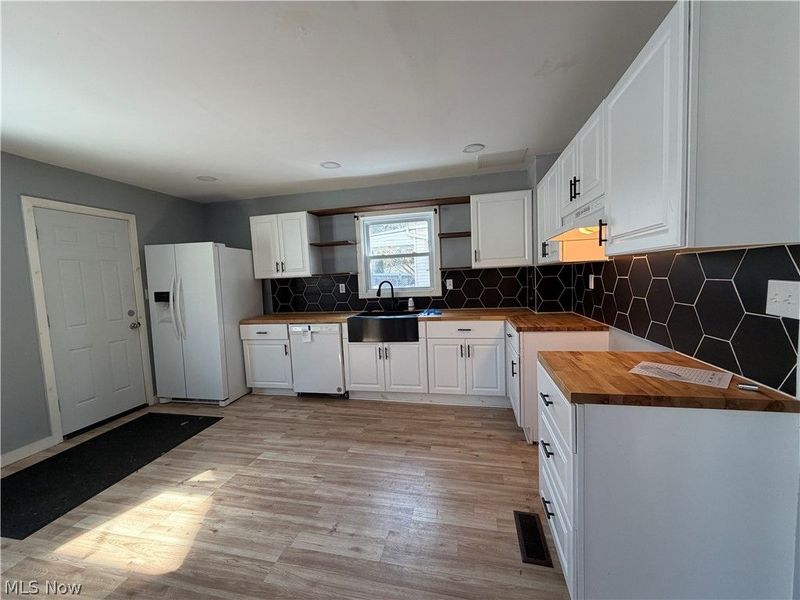 951 Roanoke Road , Cleveland Heights, OH 44121 Photo 3