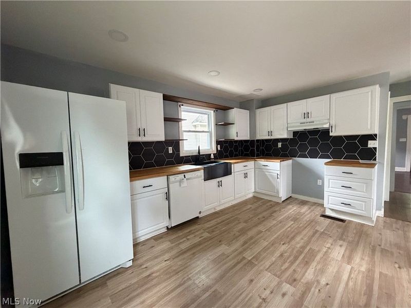 951 Roanoke Road , Cleveland Heights, OH 44121 Photo 4