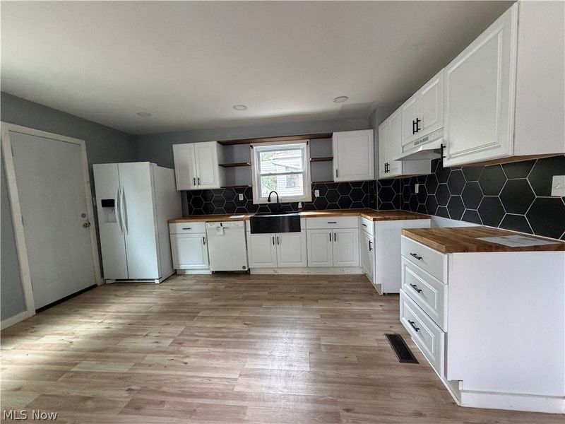 951 Roanoke Road , Cleveland Heights, OH 44121 Photo 5