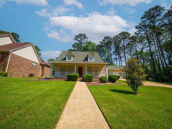 1016 Oakridge Drive, Camden, AR 71701