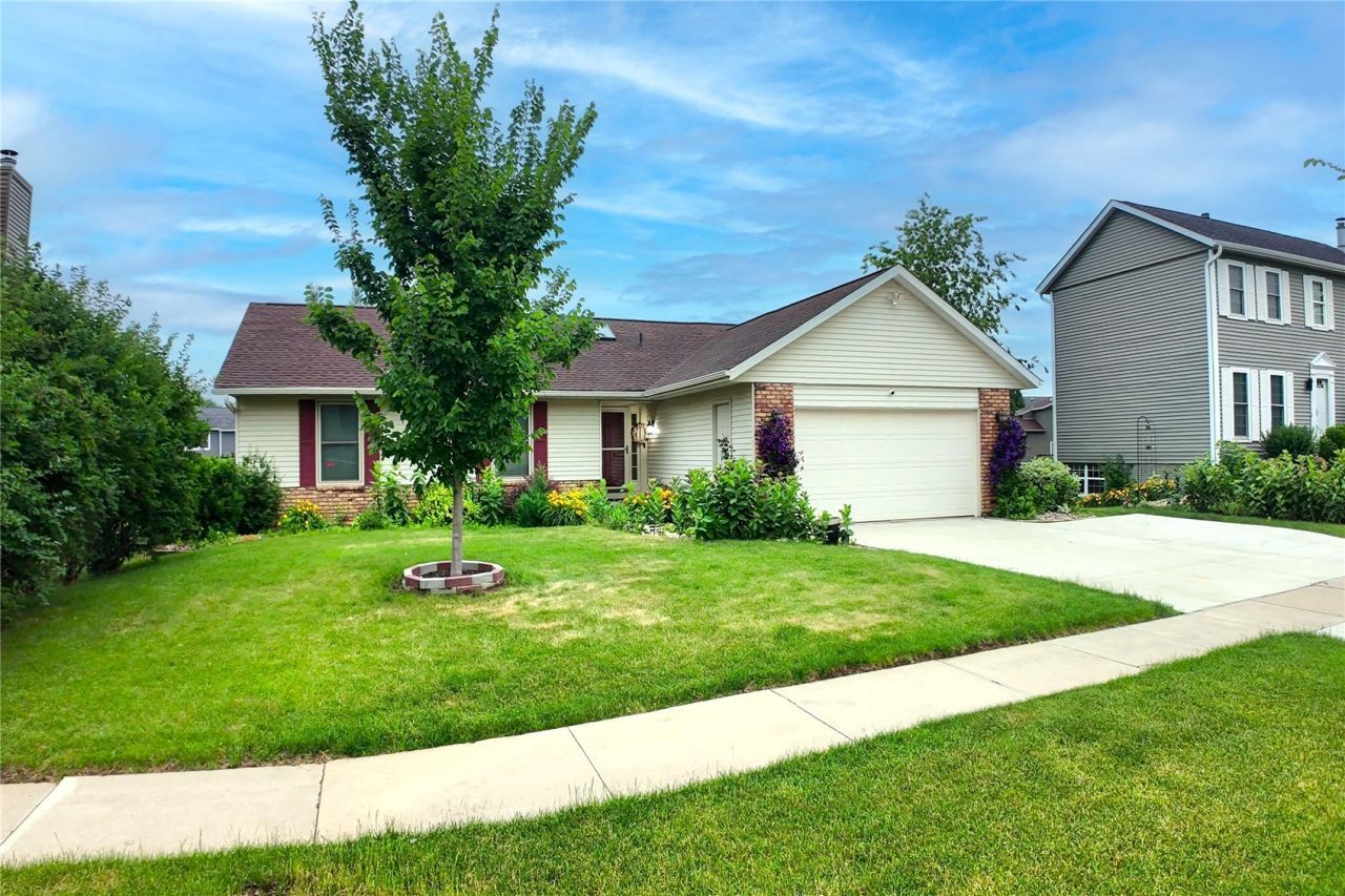 6820 Boulder Drive Nw, Cedar Rapids, IA 52405 Main Photo