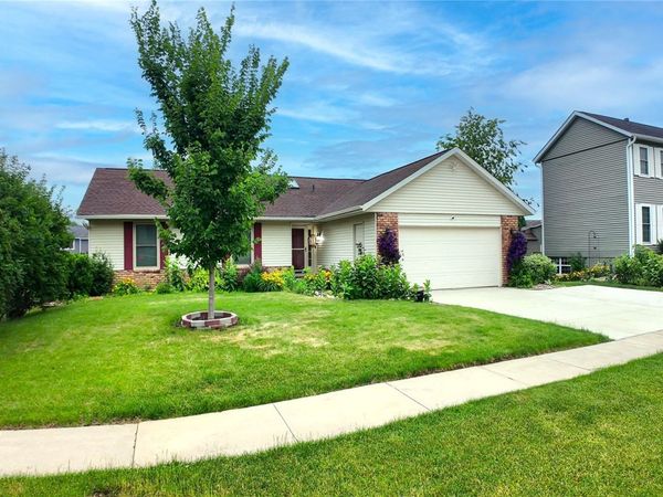 6820 Boulder Drive NW, Cedar Rapids, IA 52405