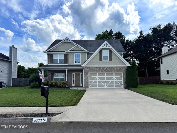 1003 W Glenview Drive, Lenoir City, TN 37771