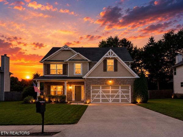 1003 W Glenview Drive, Lenoir City, TN 37771