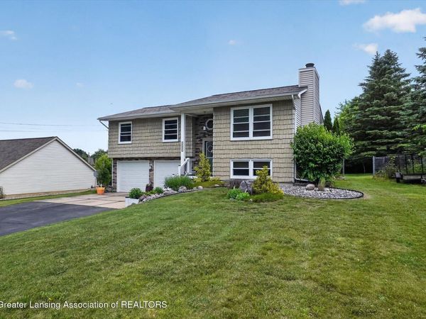 6555 Crestview Drive, Laingsburg, MI 48848