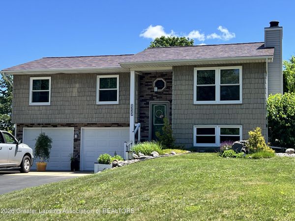 6555 Crestview Drive, Laingsburg, MI 48848