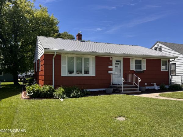 713 20TH Street N, Grand Forks, ND 58203
