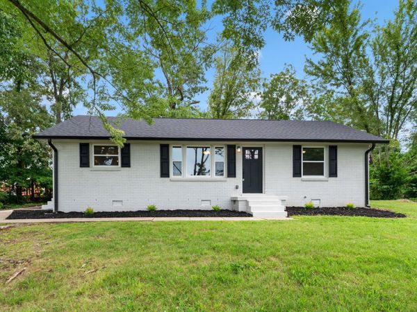 608 Zinnia Dr , Clarksville, TN 37042