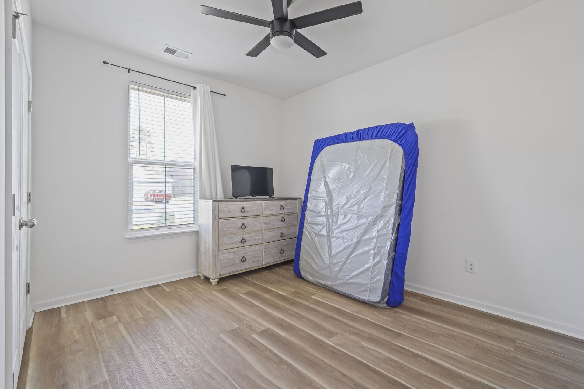 398 Sun Colony Blvd.  Photo 13