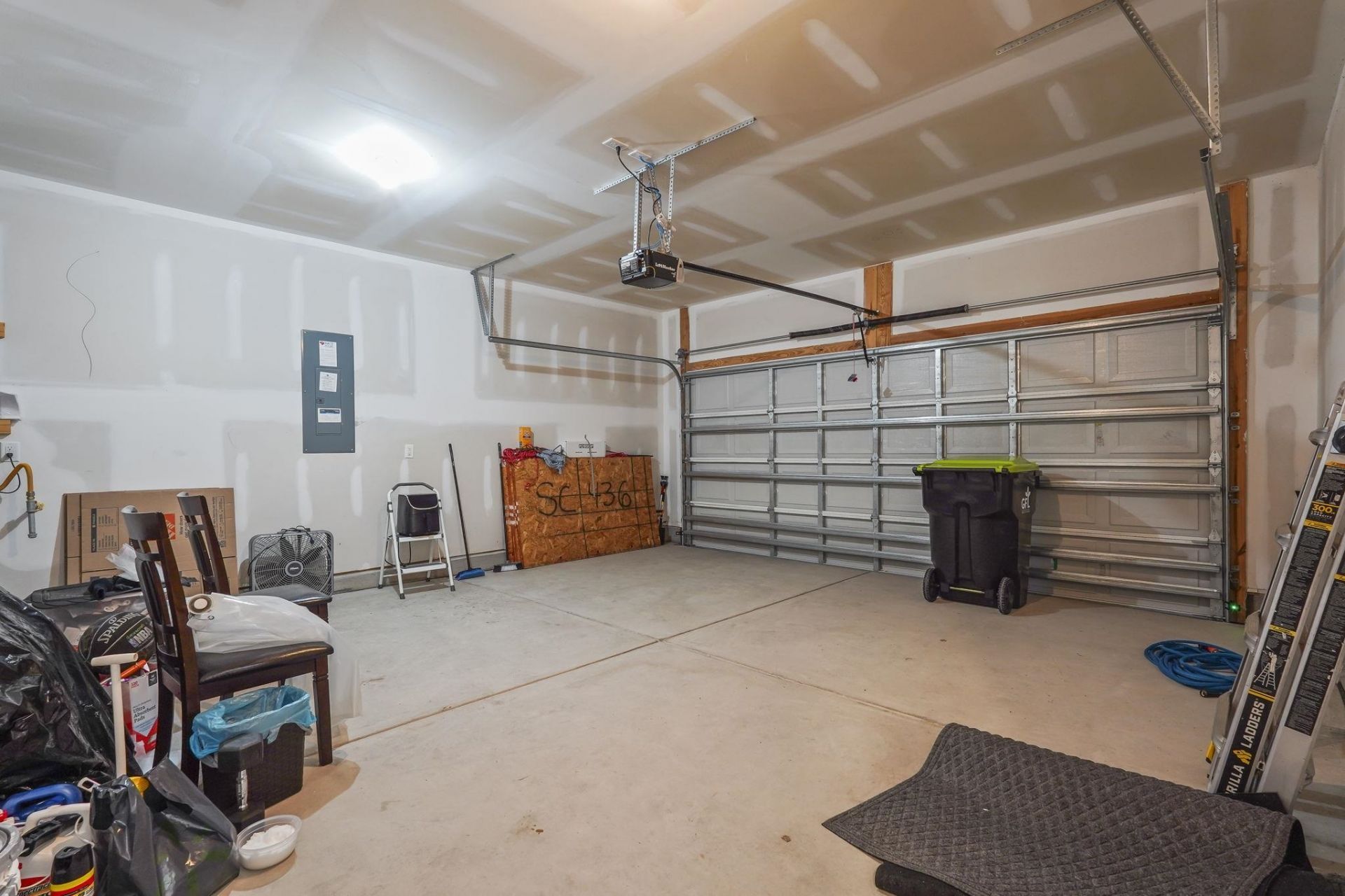 398 Sun Colony Blvd.  Photo 7