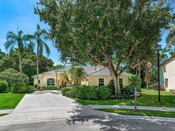 15730 Glen Willow Lane, Wellington, FL 33414