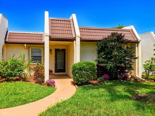 175 Lake Susan Lane, West Palm Beach, FL 33411