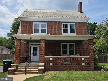 240 S HOLLIDAY STREET , STRASBURG, VA 22657