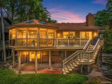 3709 Wabeek Lake Drive W, Bloomfield Hills, MI 48302