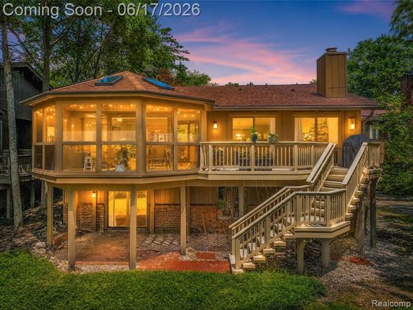 3709 Wabeek Lake Drive W, Bloomfield Hills, MI 48302