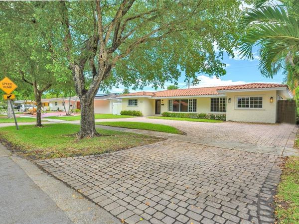 2120 NE 207th St , Miami, FL 33179