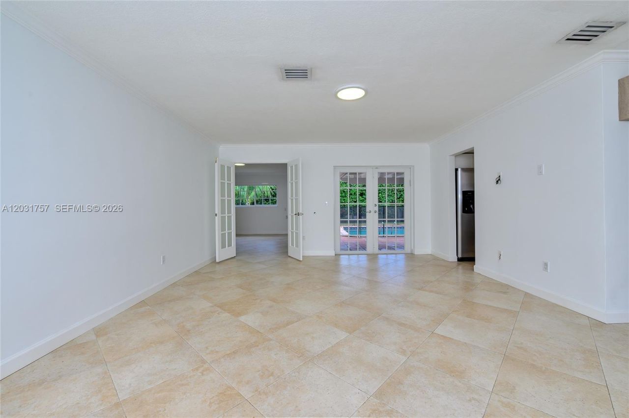 2120 NE 207th St , Miami, FL 33179 Photo