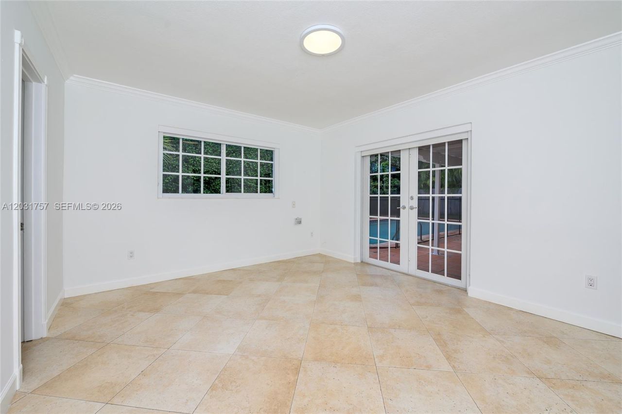2120 NE 207th St , Miami, FL 33179 Photo