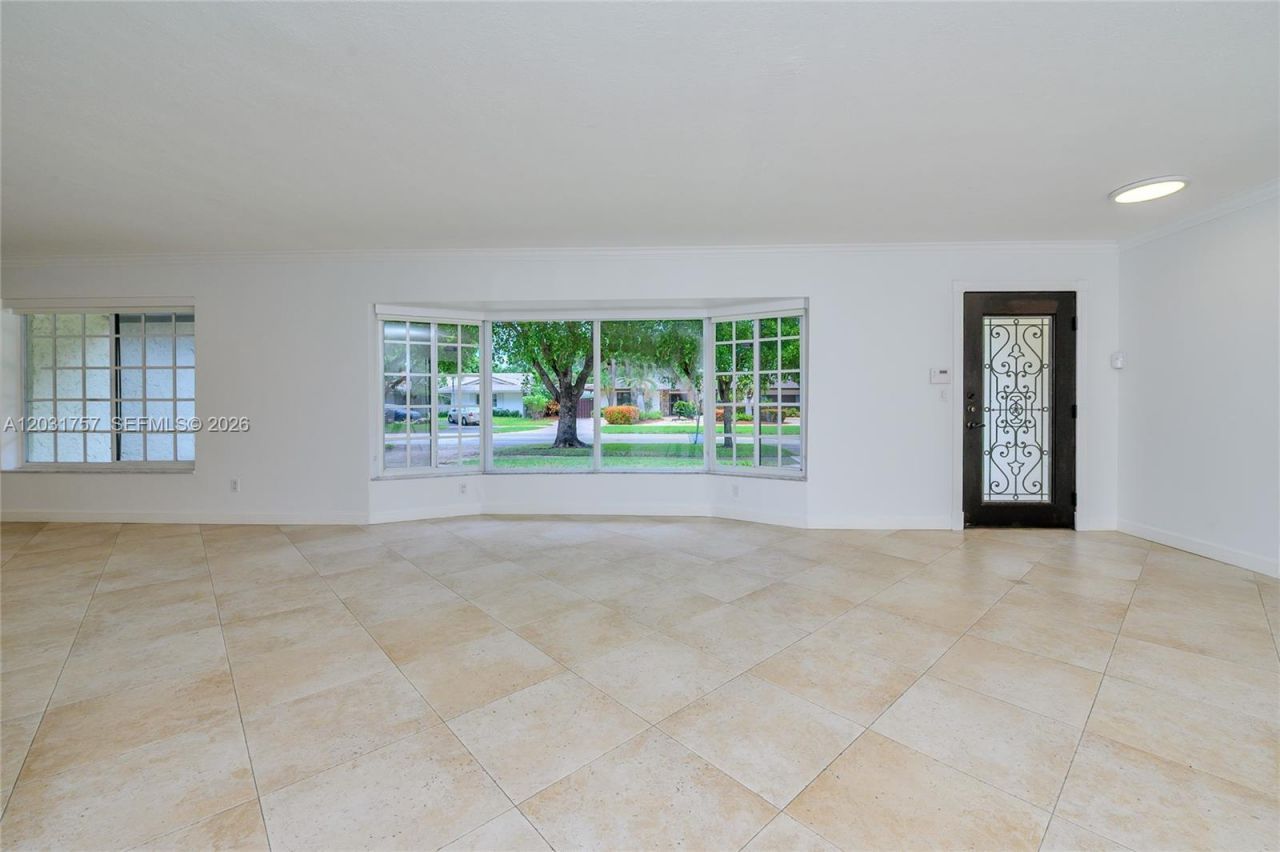 2120 NE 207th St , Miami, FL 33179 Photo
