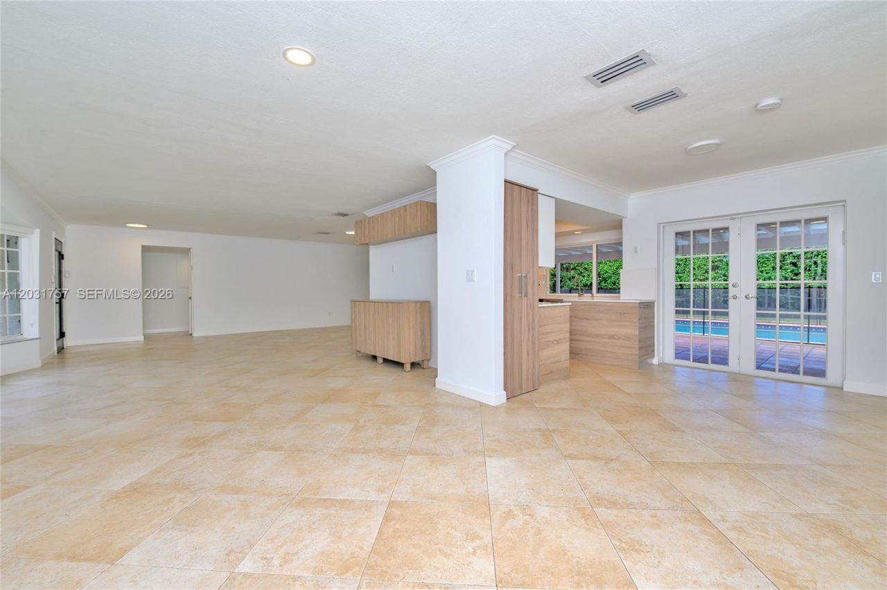 2120 NE 207th St , Miami, FL 33179 Photo