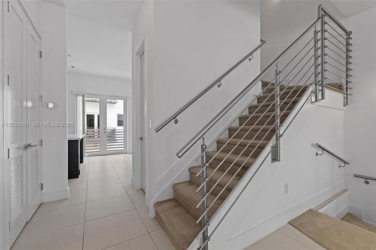 9161 NW 33rd St , Doral, FL 33172 Photo