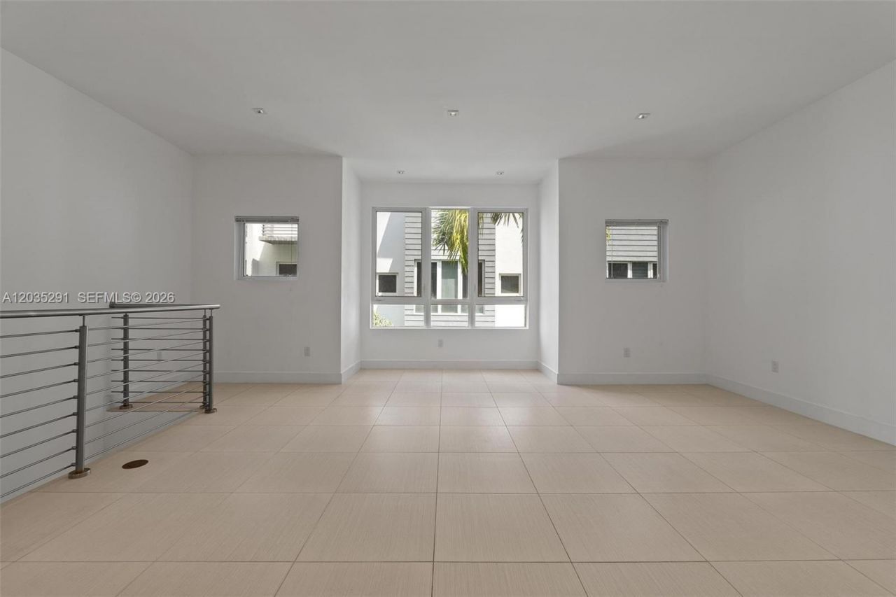 9161 NW 33rd St , Doral, FL 33172 Photo
