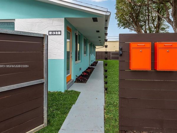 831 NE 40th St , Unit 3, Oakland Park, FL 33334