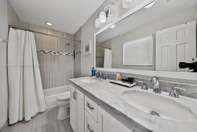 2125 NE 17th Ter, Wilton Manors, FL 33305 Photo