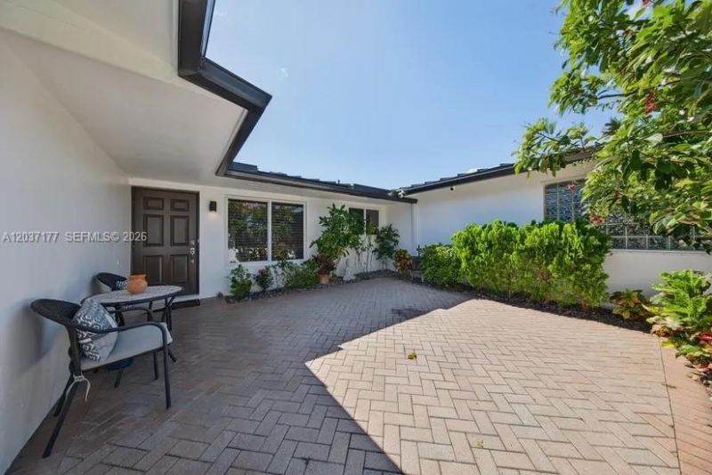 2125 NE 17th Ter, Wilton Manors, FL 33305 Photo