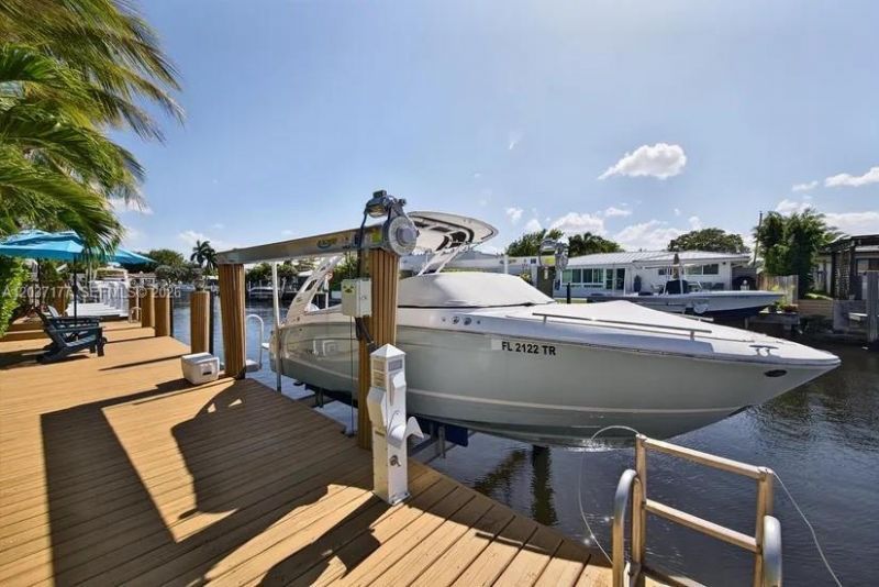 2125 NE 17th Ter, Wilton Manors, FL 33305 Photo