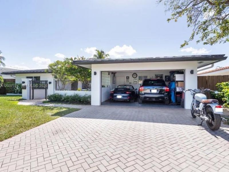 2125 NE 17th Ter, Wilton Manors, FL 33305 Photo
