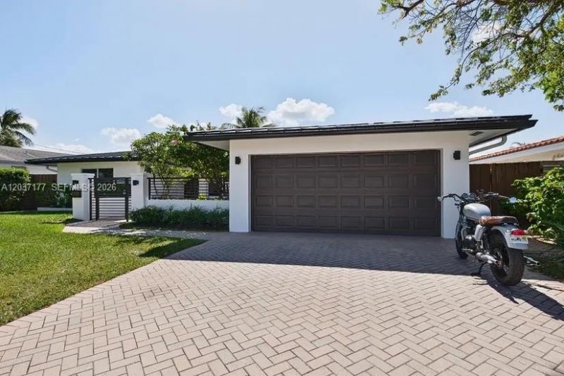 2125 NE 17th Ter, Wilton Manors, FL 33305 Photo