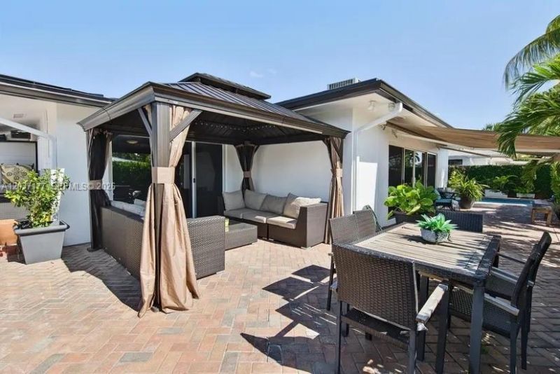 2125 NE 17th Ter, Wilton Manors, FL 33305 Photo