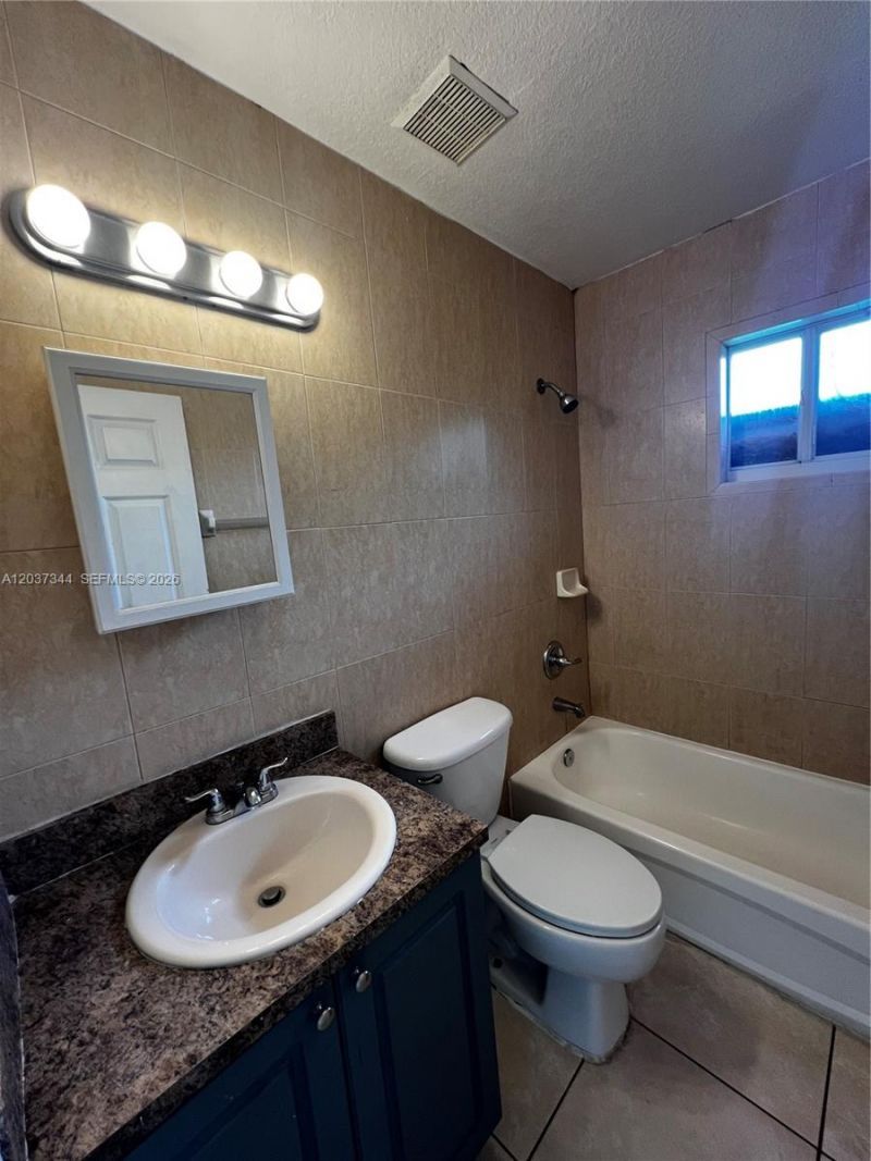 7012 NW 6th Ct, Unit 7012, Miami, FL 33150 Photo