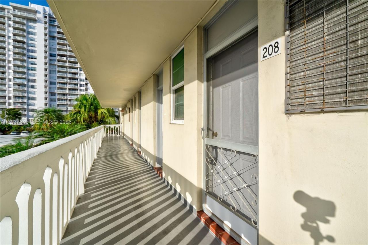 2861 Leonard Dr , Unit F208, Aventura, FL 33160 Photo