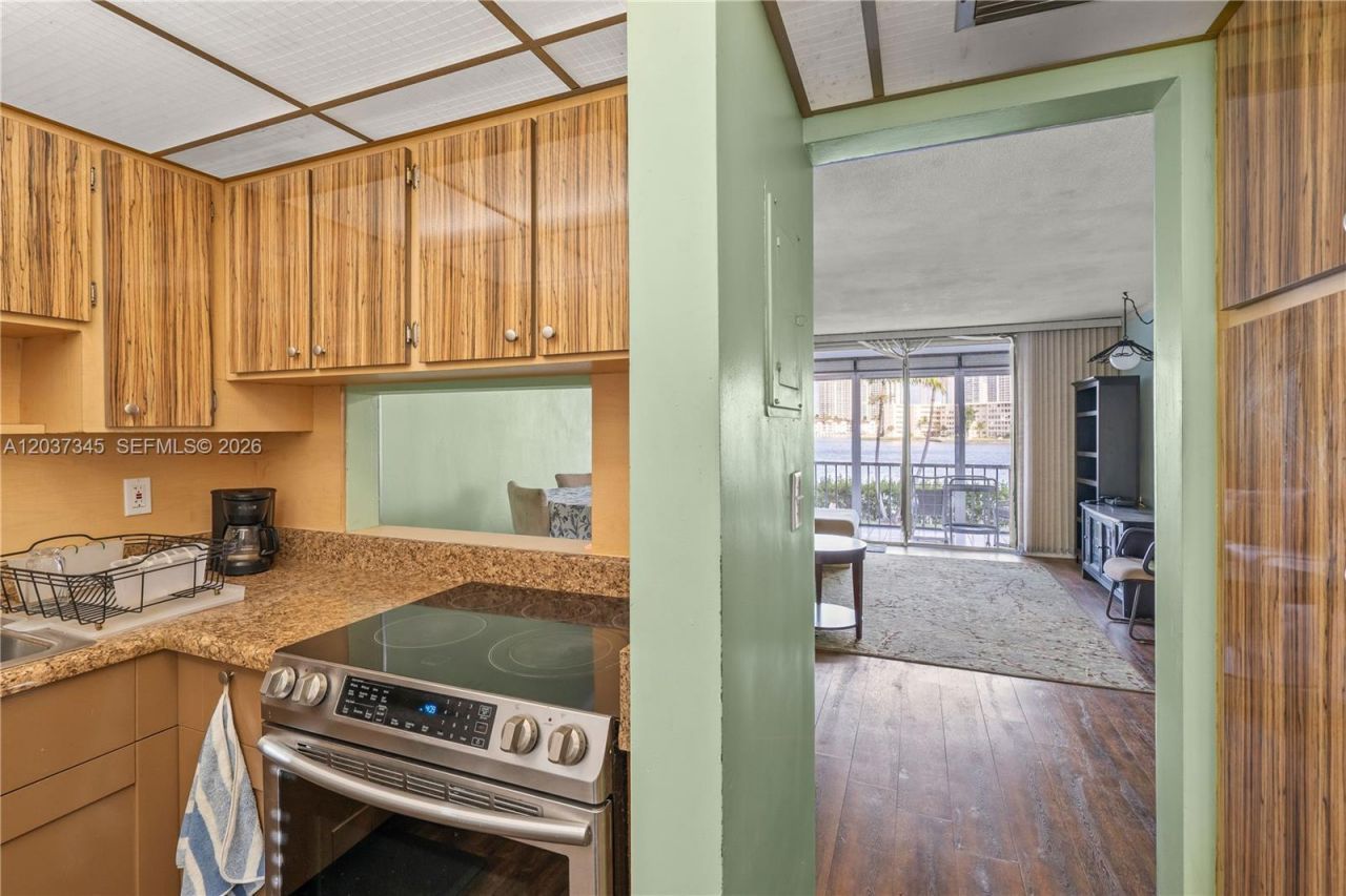 2861 Leonard Dr , Unit F208, Aventura, FL 33160 Photo