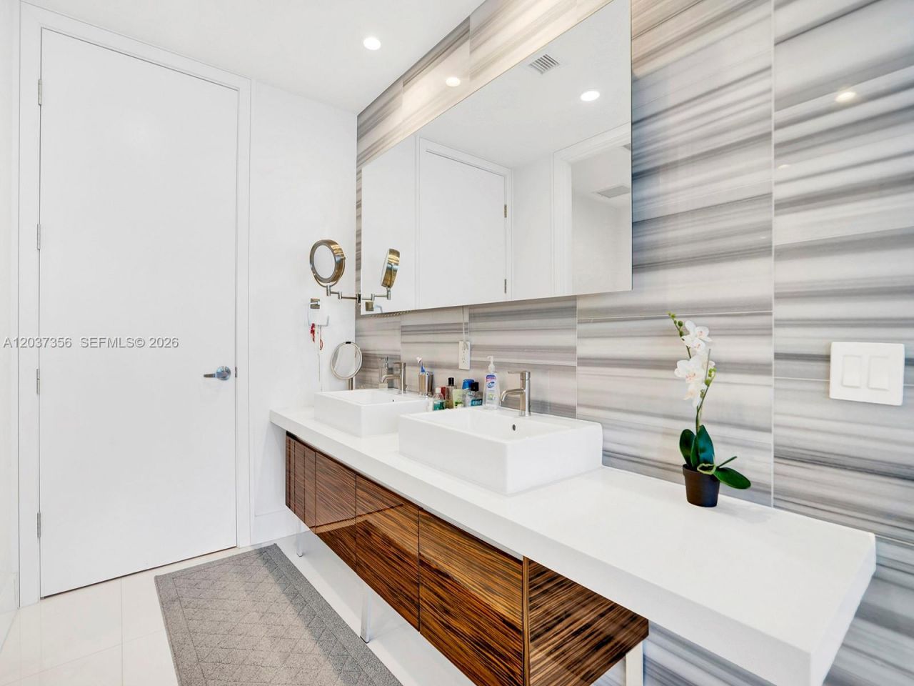 1100 Biscayne Blvd , Unit 4001, Miami, FL 33132 Photo