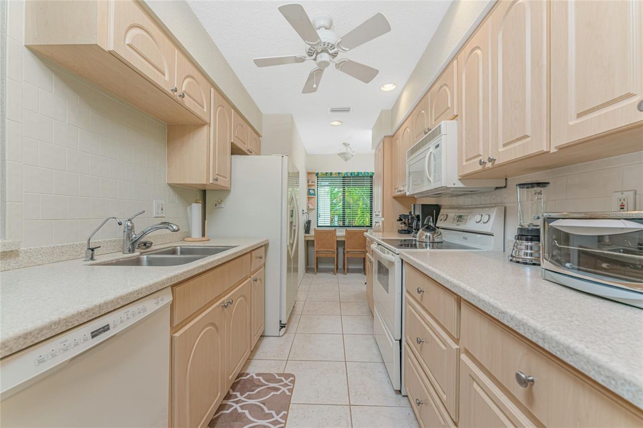 2950 N Beach Road, Unit B522, Englewood, FL 34223 Photo