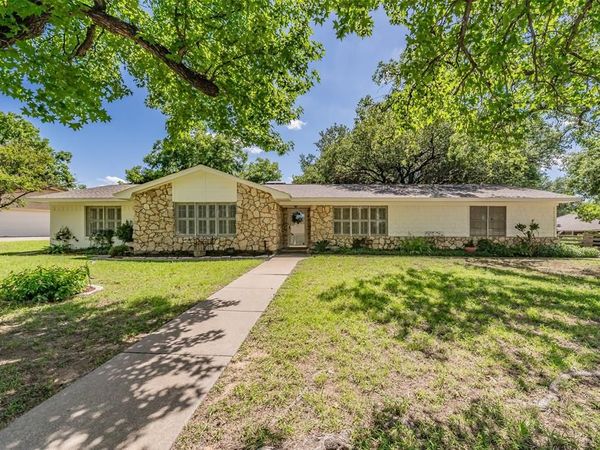 1806 Hilltop Lane, Pantego, TX 76013